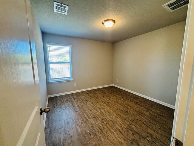 Building Photo - 1320 Walden Pond Dr