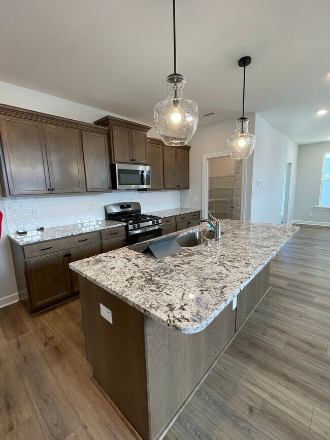 Building Photo - Gorgeous newer 3BD/2.5BA home w/ 2 car garage in Clayton!