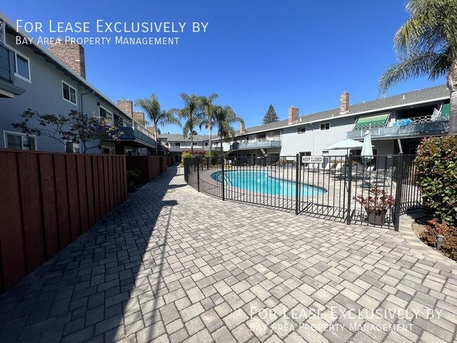 Building Photo - Pet-friendly, ground floor 2BR/2BA condo n...