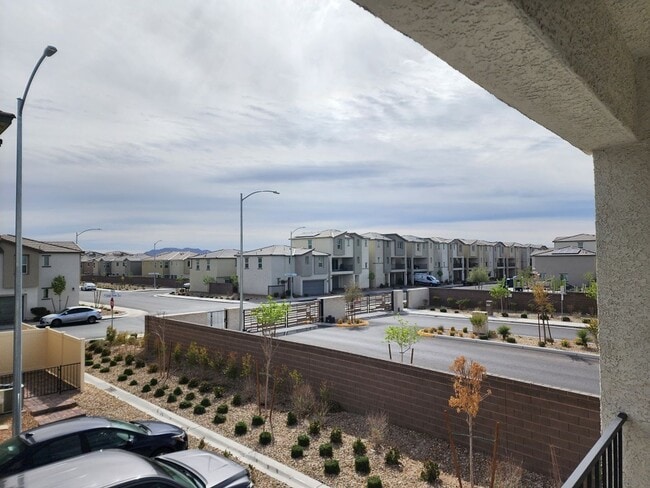 Building Photo - 3 story 3 bed/3 bath townhouse in brand new Watercolor Community