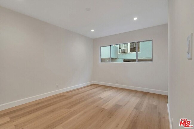 Building Photo - 220 S Gale Dr