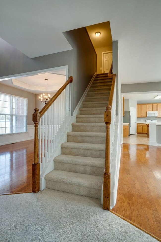 Building Photo - AVAILABLE NOW! 3- or 4-bed/3.5-bath in Bre...