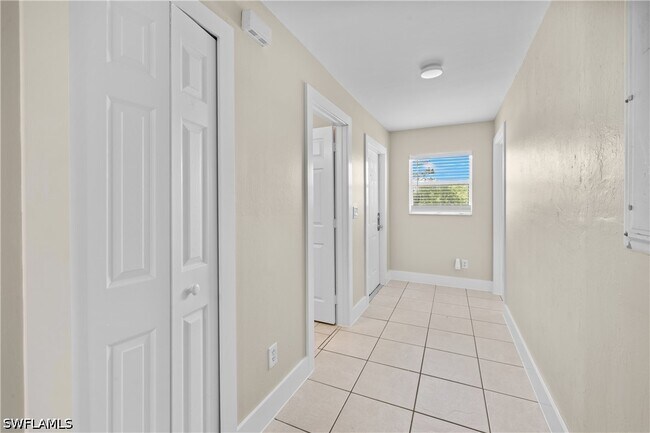 Building Photo - 909 Jaguar Blvd