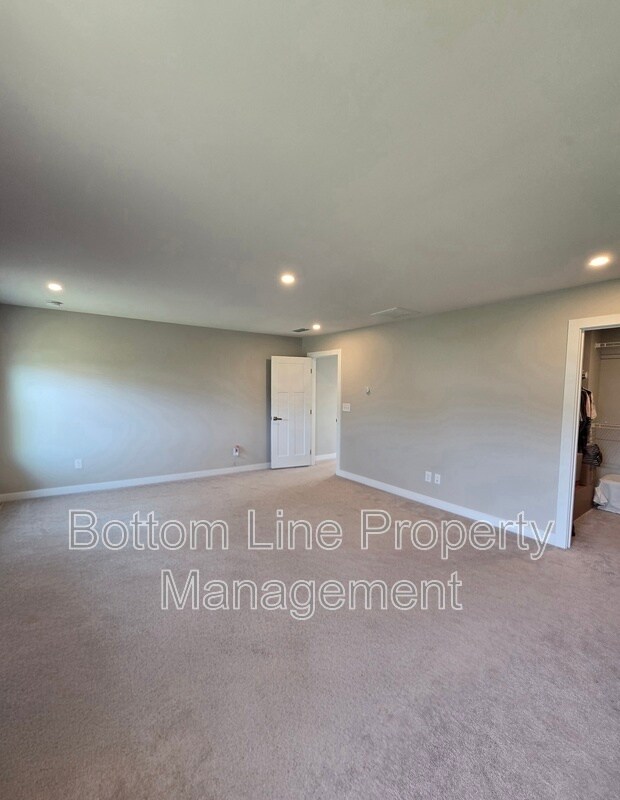 Building Photo - 2030 Sewall Ave SW