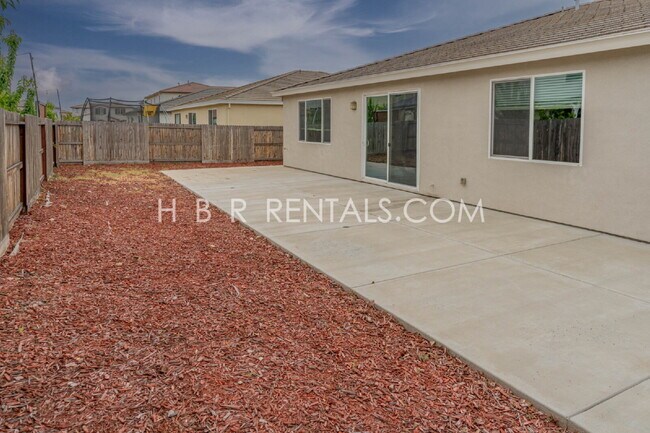 Building Photo - Modern & Spacious SINGLE STORY 4-Bedroom Home in Manteca – Fresh Updates & Comfortable Living