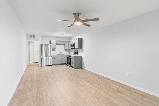 Building Photo - 210 Pelham Rd