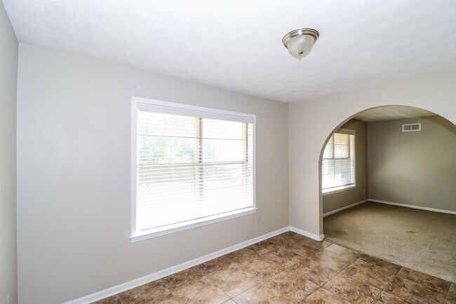 Building Photo - 3256 Bluemont Dr