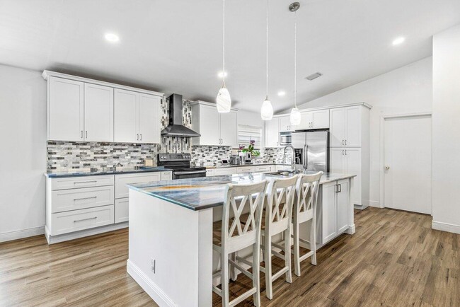 Building Photo - 8892 Odell Dr