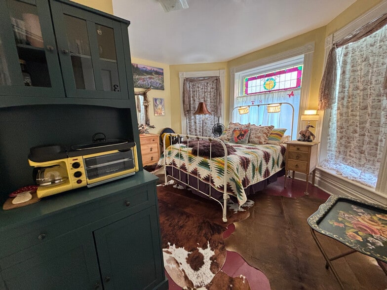 Building Photo - 425 S Washington St