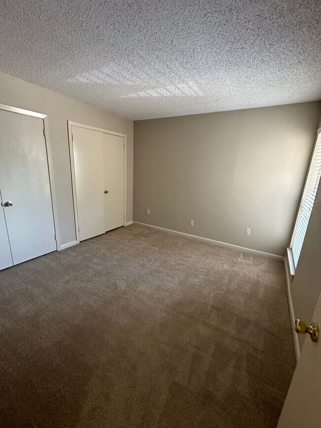 Building Photo - 2BD/2BA Condo located on the Germantown/Me...
