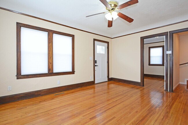 Building Photo - * Move In Special! * Beautiful 4-Bedroom, 1-Bathroom Home Available Now in NE Minneapolis!