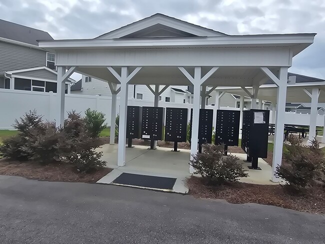 Building Photo - NEW LISTING!!!!!