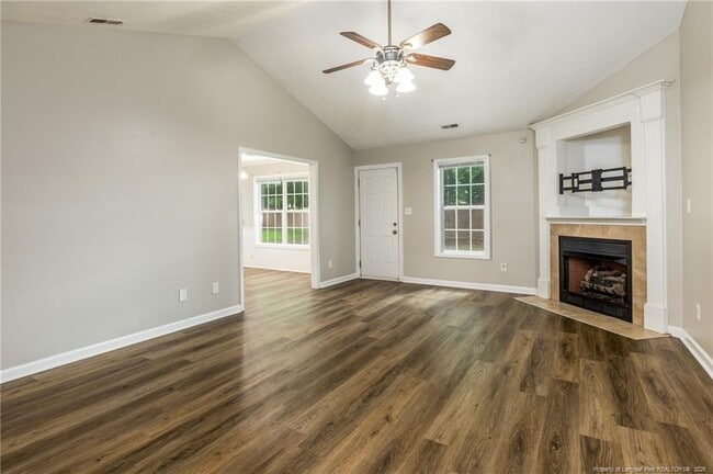 Building Photo - 300 Pageant Ct