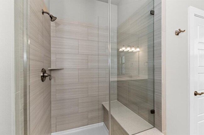 Building Photo - 13800 Lyndhurst St