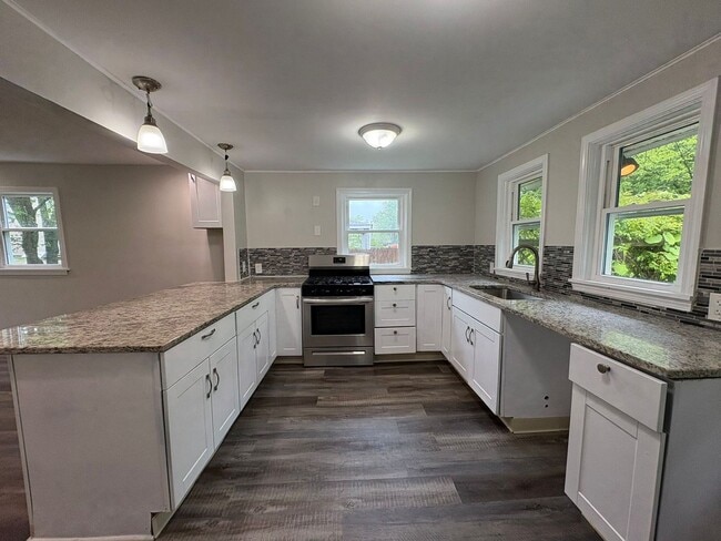 Building Photo - Spacious 3 Besroom Home Brunswick OH