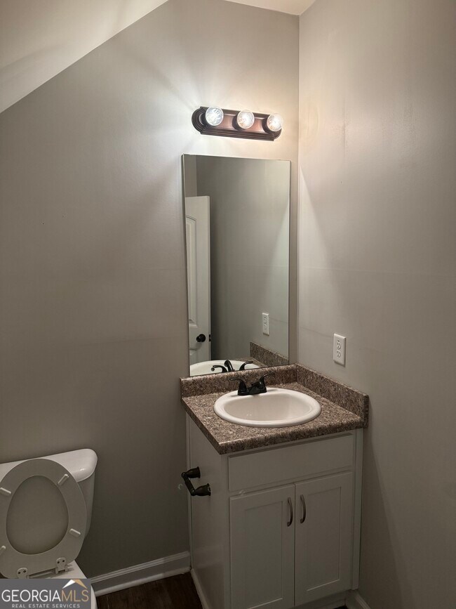 Building Photo - 241 Coral Cir