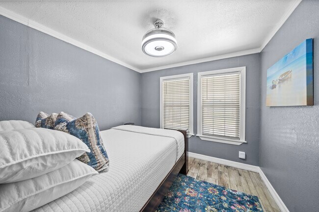 Building Photo - 105 Pompano Ave