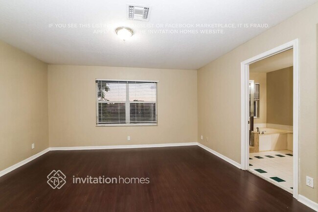 Building Photo - 10254 Serene Meadow Dr N