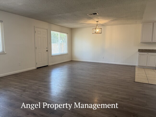 Building Photo - 7927 Albion Way