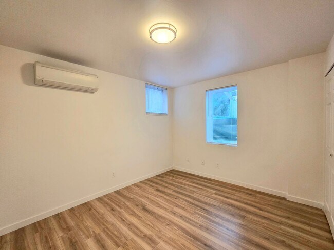 Building Photo - 300 S Franklin Ave