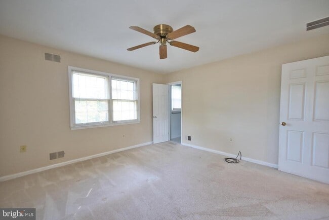 Building Photo - 800 Rosemere Ave