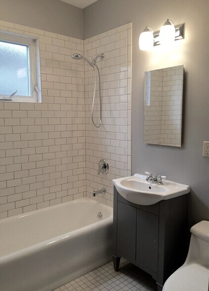 Building Photo - 1846 Wesley Ave