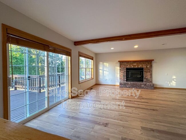 Building Photo - 200 Osprey Glen Rd