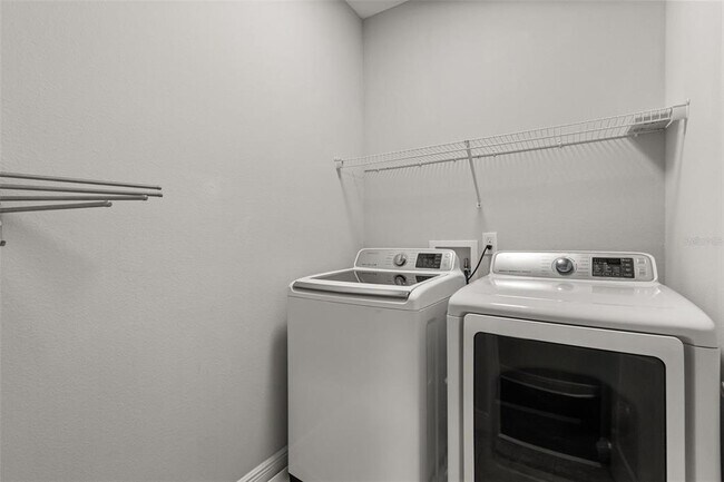Building Photo - 2813 Roseglen Way