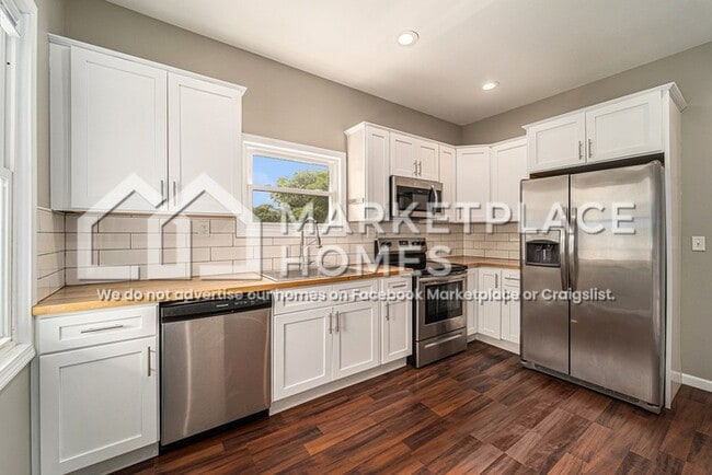 Building Photo - 242 Englewood St