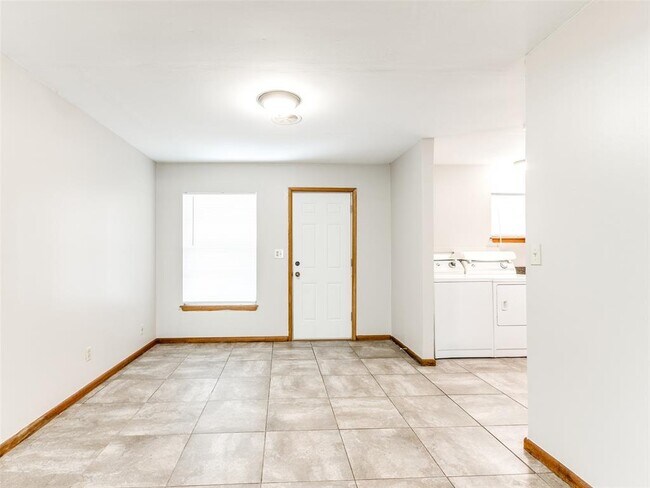 Building Photo - 1804 Melrose Dr