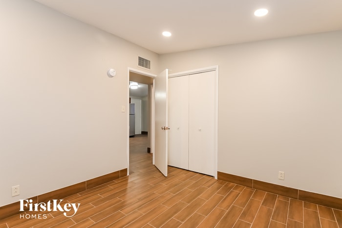 Building Photo - 8940 E Pine Valley Dr