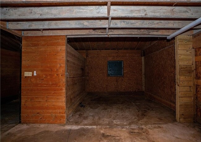 Building Photo - 611 Couch Rd