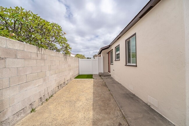 Building Photo - Brand New 2 Bed / 1 Bath Cottage w/ Private Garage & Yard! |Offering Two Weeks of Free Rent!|