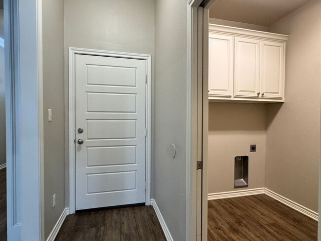 Building Photo - 3925 Old Omen Rd