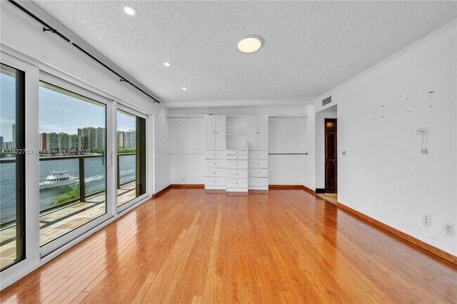 Building Photo - 4000 NE 168th St