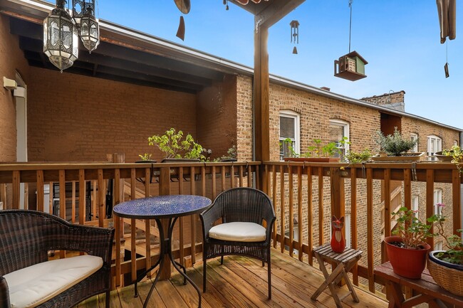 Building Photo - 1433 W Elmdale Ave