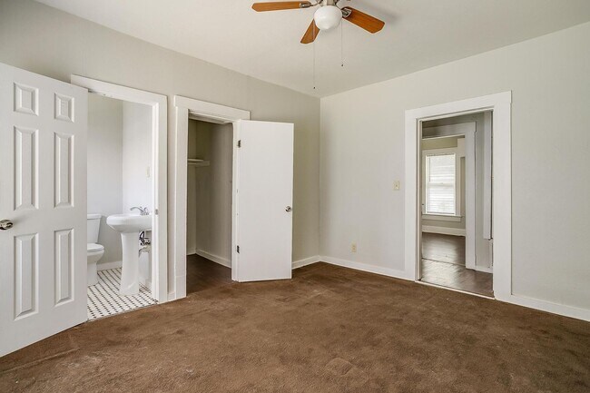 Building Photo - Large 4 Bed, 2 Bath in the heart of Histor...
