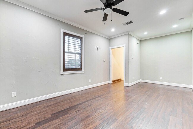 Building Photo - 402 Avenue H