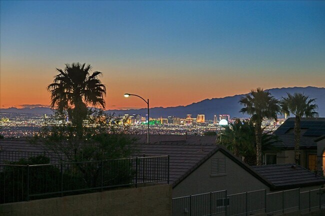 Building Photo - Golf Course Views in Sun City Anthem!  Age...