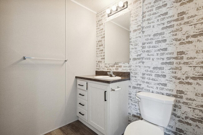 Building Photo - 5445 Hick's Corner St