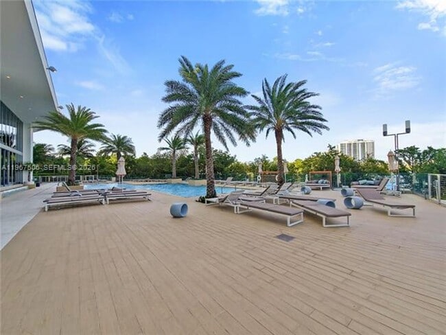 Building Photo - 16385 Biscayne Blvd