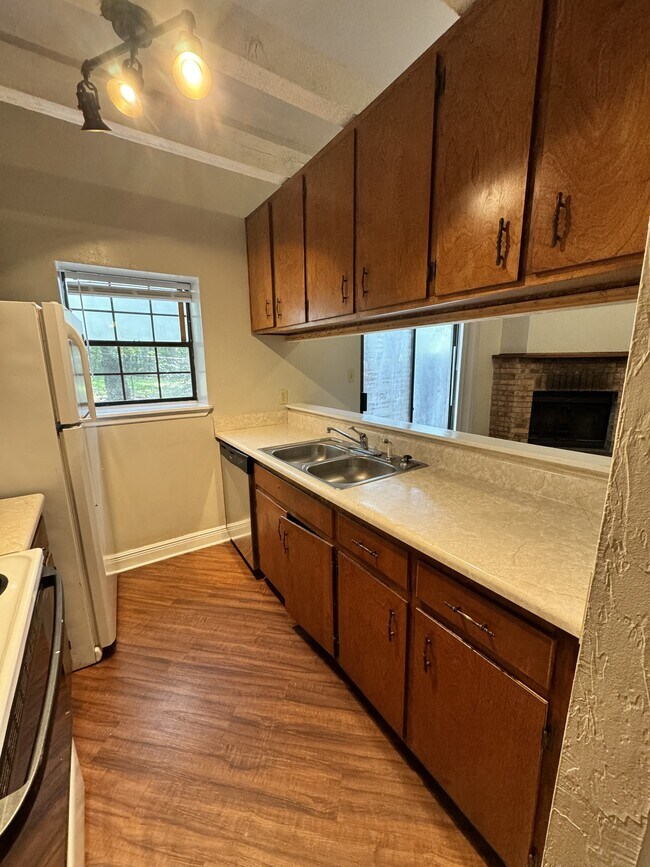 Building Photo - 1211 Stone Green Ct