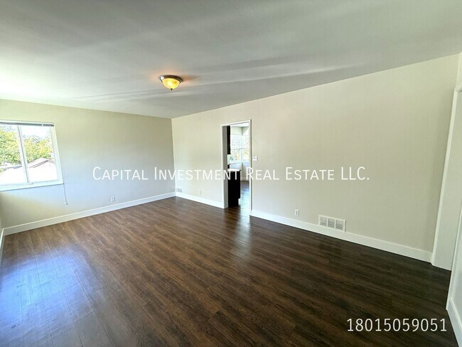 Building Photo - 561 Wilson Ave S