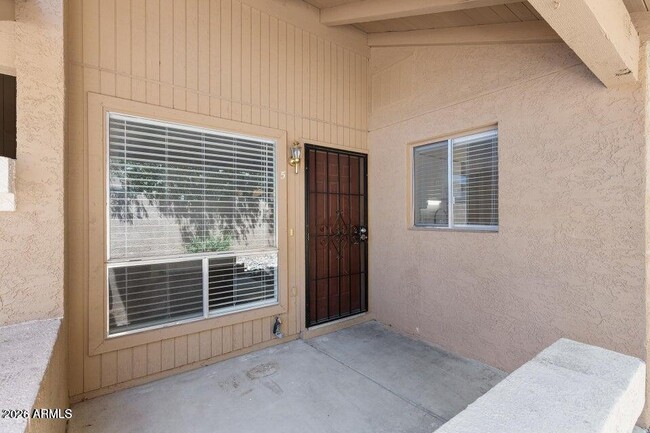 Building Photo - 330 W Tonopah Dr