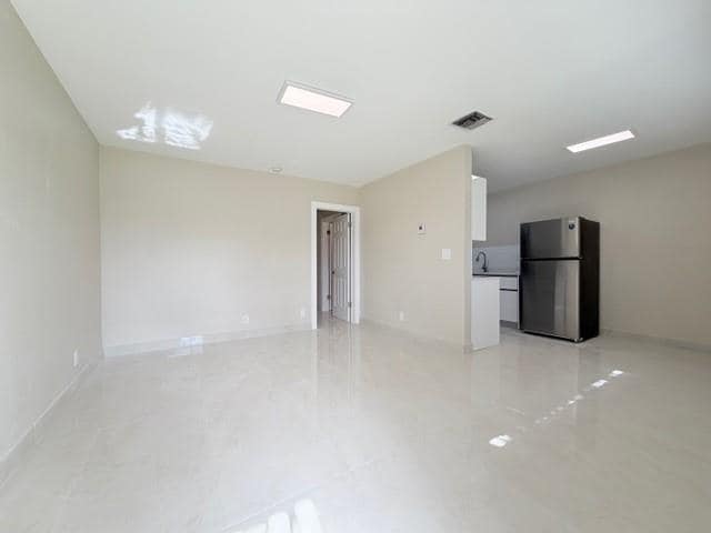 Building Photo - 53 NE 16th Pl