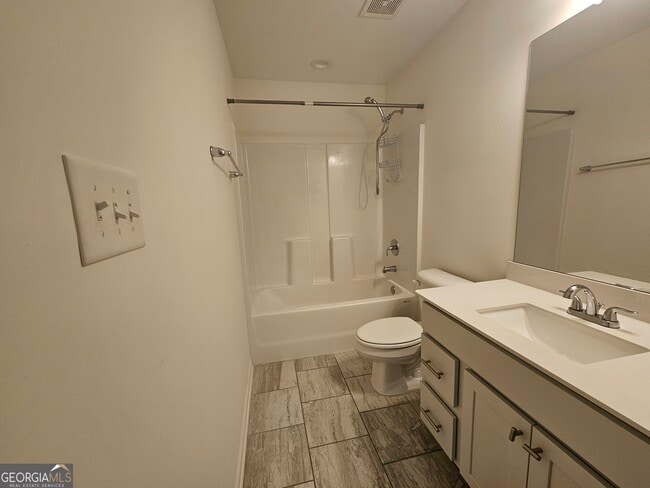 Building Photo - 16 Saint Georges Pl