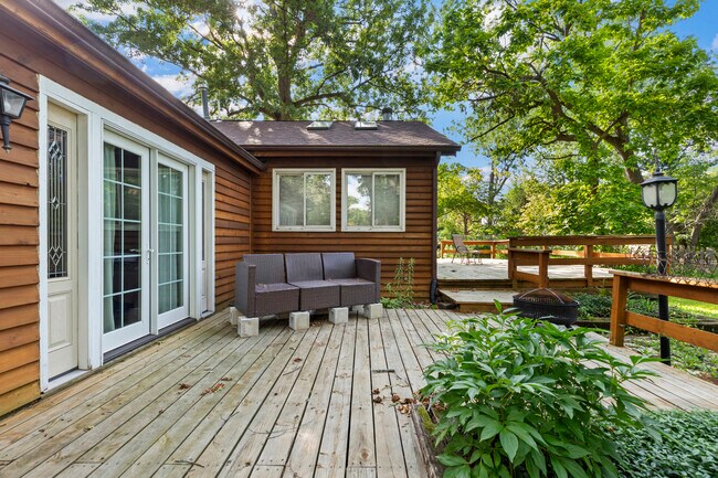 Building Photo - 21368 W Pepper Dr
