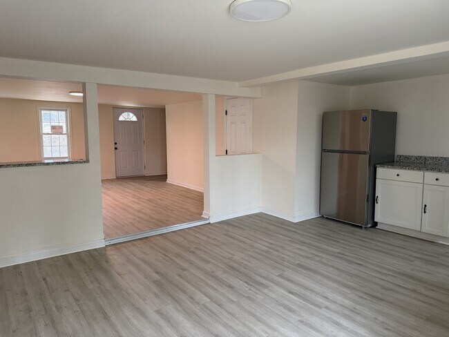 Building Photo - 113 E Addition St