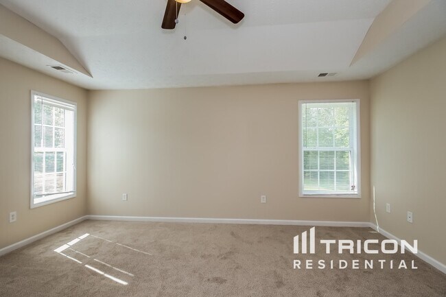 Building Photo - 195 Shadowbrook Dr