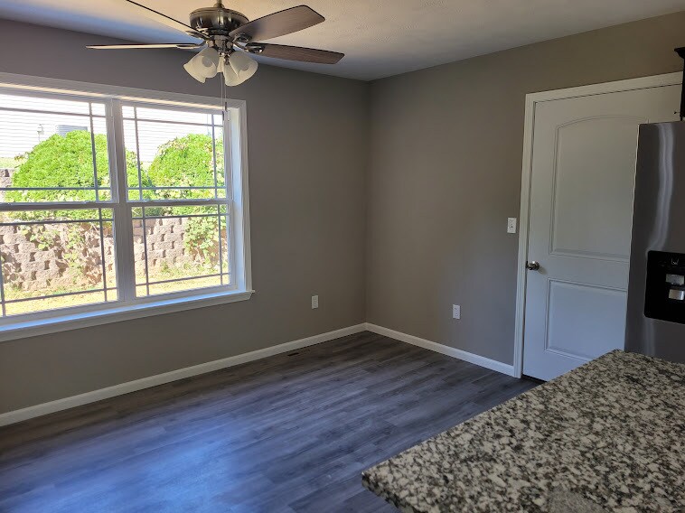 Building Photo - 305 Dogwood Pl